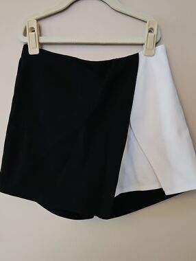 MIA Girls Black & White Asymmetrical Skort Sz Lg